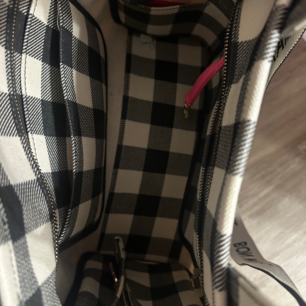 Elegant Checkered Tote Bag - Black and Cream - Picture 6 of 10